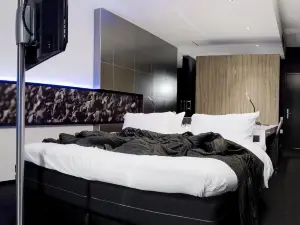 Carbon Hotel
