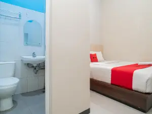 RedDoorz Near Matahari Singosaren Solo