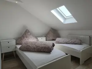 Ruhige Und Moderne 2-Zi. Wohnung