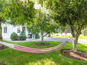 Private/detached cottage in farmhouse setting, close to endless recreation