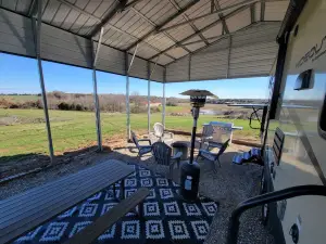 Cozy Camper Getaway at the Lake!