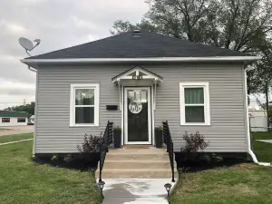 Updated kitchen, Close to downtown, Pet friendly, Privacy fenced backyard!