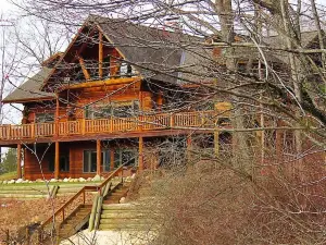 Northern Serenity at the rustic White Stag Lodge