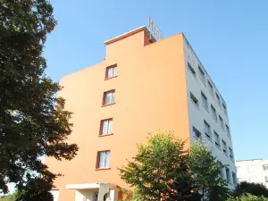 Adonis Lyon Est Hôtel Artys