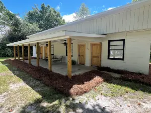 Stylish and Simplistic 1-Bedroom, 2-bathroom apartment at Locklairs Landing.