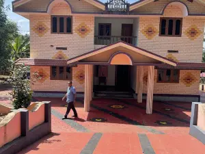 Captivating 7-Bed Villa in Kottapuram