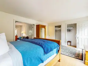 Toya's Cozy Cottage - Unit 1 in Southwest Harbor