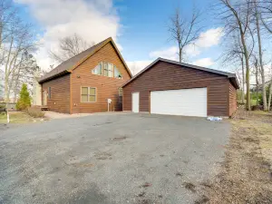Wisconsin Cabin w/ Private Hot Tub & Deck