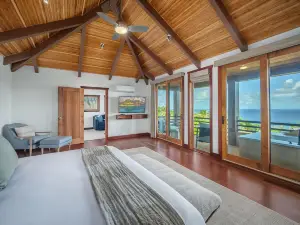 Breathtaking Ocean Views and Luxurious Pool - Exquisite Island Retreat