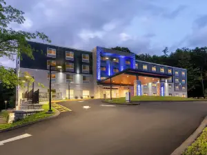 Holiday Inn Express & Suites Pittsfield-Lenox-Berkshires by IHG