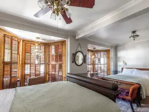 The Dutch Flat Hotel