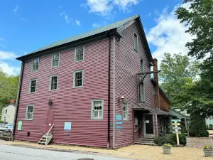 The Inn at Gristmill Square