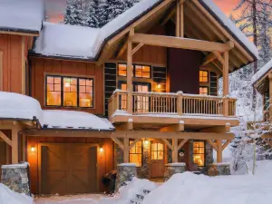 Ski in/Out Access and Private Hot Tub - Stunning Mountain Sanctuary