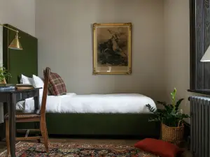 Restored stonehouse in the heart of Perth.