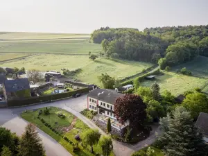 Landhaus vor Burg Eltz