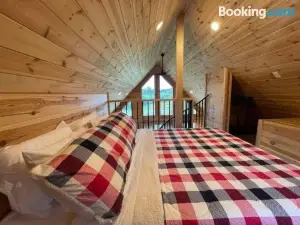 Cozy 1 Bedroom Cabin in the Heart of Jonesborough