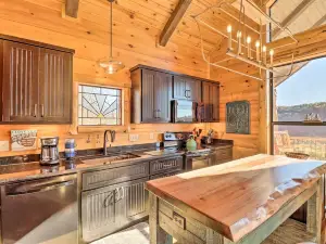 Mountain View Hideaway w/ Outdoor Fireplace!