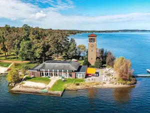Trendy Chautauqua Lake Vacation Rental!