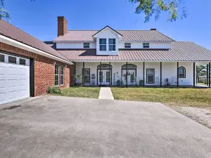 On Working Cattle Ranch with Patio Bellevue Home!