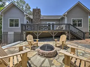 Upscale Murphy House w/ Deck - 2 Miles to Dwtn!