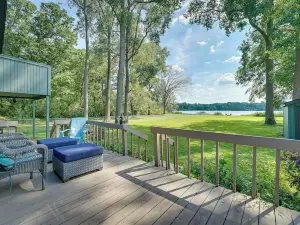 Lakefront Orion Twp. Home w/ Fire Pit & Kayak!