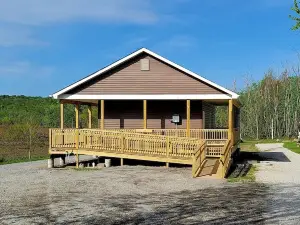 Lakefront Getaway North of Pittsburgh!