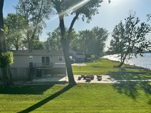 Adorable 2 bedroom cabin on the Missouri River
