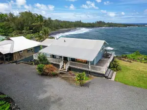 Amazing Hana Bay Beach Cottage Location!  5-Minute Walk to Hana town & beaches!