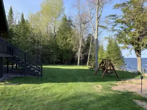 Beautiful Log Home on Lake Michigan - Only 15 minutes from Escanaba