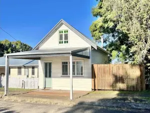 The Old Shop - Byron Hinterland