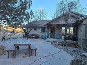 Snake R. Canyon/Creekside Retreat. Near 1000 Springs/Hot Springs/Balanced Rock