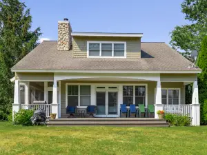 Spacious Kitchen and Cozy Fireplace - Delightful Family Haven