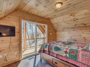 Cozy, Luxurious Fox Den in the Shenandoah Valley