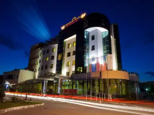 Diplomat Plaza Hotel & Resort