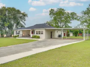 Beautiful Georgia Farmhouse Rental w/ Patio