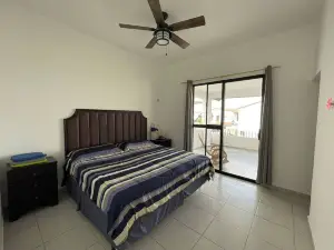 3-bedroom Mi casa Su Casa, townhome in peaceful San Miguel with AC, WiFi