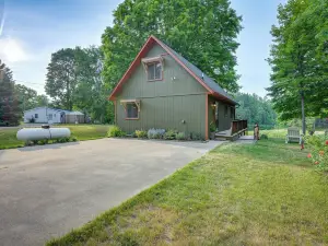 Peaceful Waterfront Cabin on Tittabawassee River!