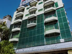 ฮันนีมูน รีสอร์ต