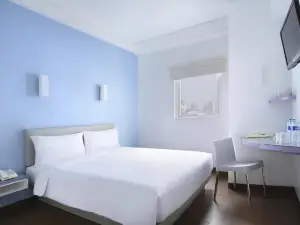 Amaris Hotel Bekasi Barat