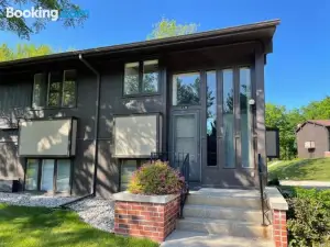 Newly Remodeled Mid-Century Modern Lake Condo