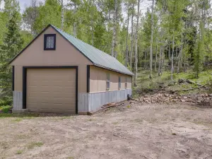 Secluded 3-Acre Cabin in Tollgate w/ Gas Grill!