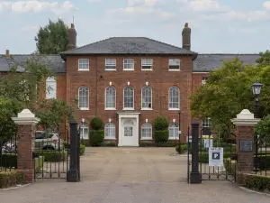Luxurious Private One Bedroom Apartment
