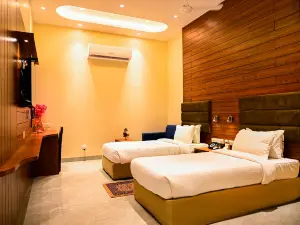 Hotel Cresent - Near Assi Ghat