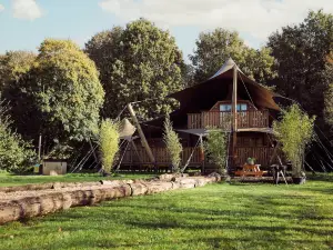 Glamping with hot tub in the forest