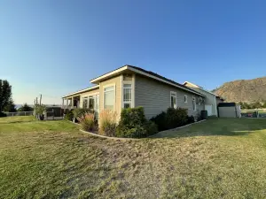 Cozy retreat in beautiful Coulee.
