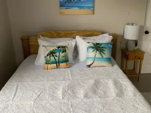 Vee's Country Apartments