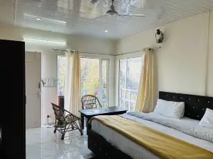 In Apple Estate Kanatal - Himalayan View Resort with Courteous Staff