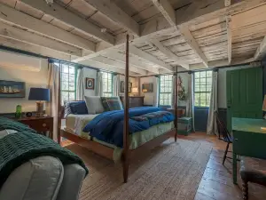 Mystic Seaport History@ Williams Home w/KING BED!