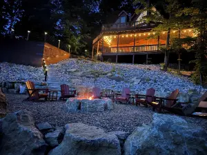 Luxury Lakehouse in Mammoth Cave with Amazing Sunset View and Relaxing Fire-Pit.