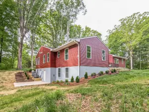 วูดเฮฟเวน: ที่หนีเที่ยวที่สงบในชนบท ฟาร์มเฮาส์ 5 ห้องนอน โดย RedAwning